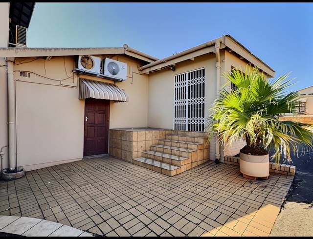 880M² BUILDING FOR SALE IN EMPANGENI CENTRAL